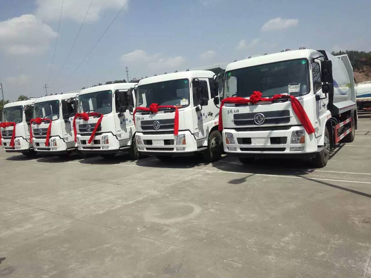 我公司为绵阳垃圾无害化处理厂定制的垃圾车正式交付用户