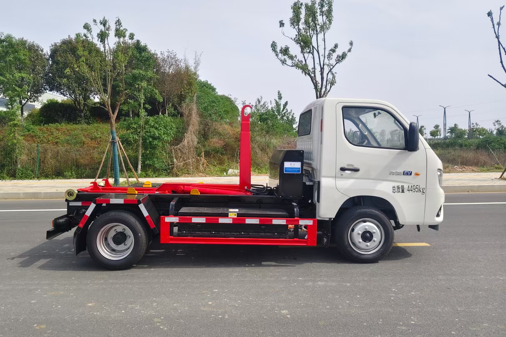 福田纯电动垃圾车