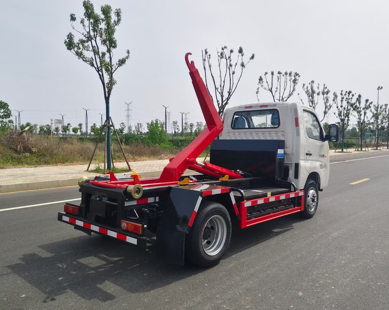 福田纯电动垃圾车