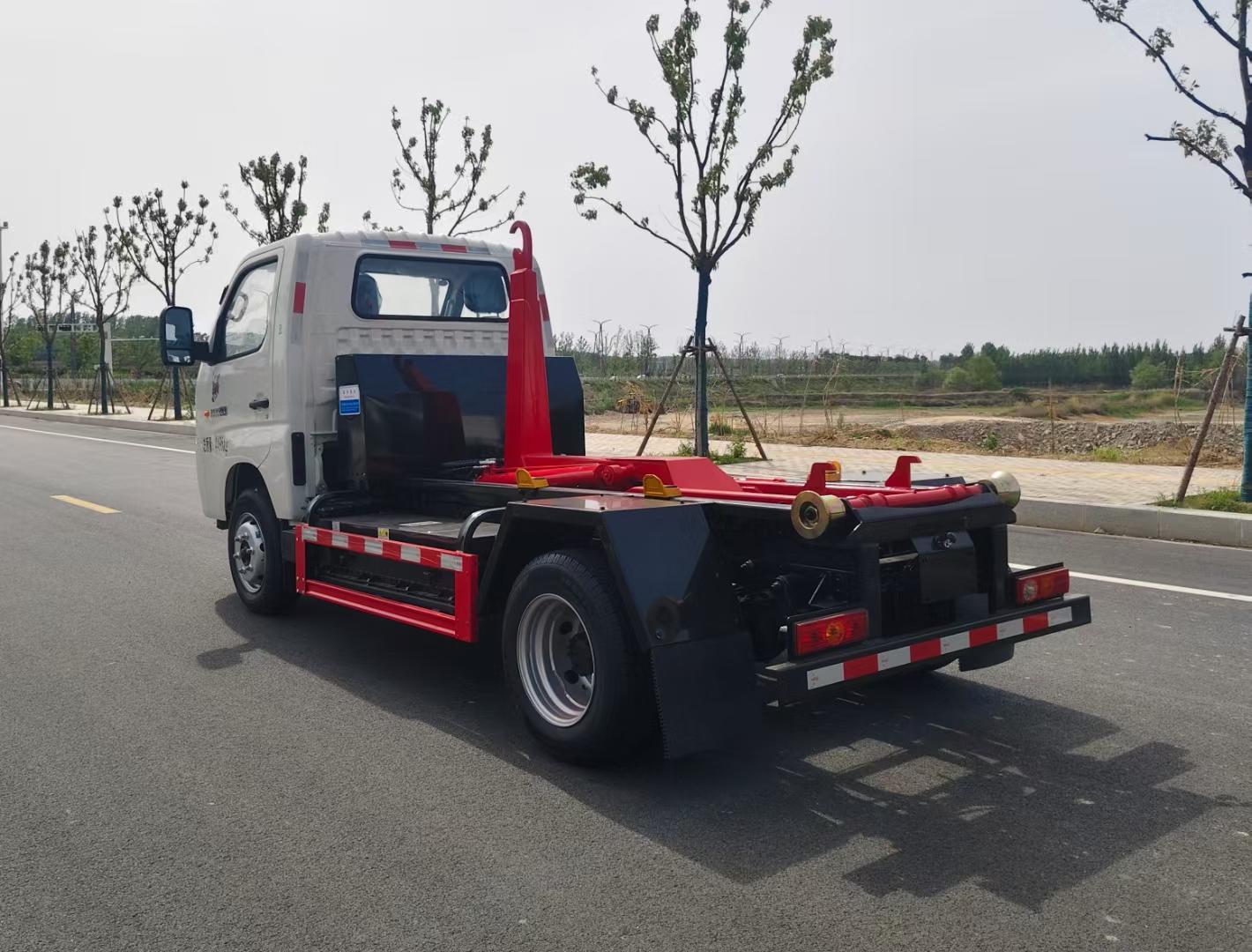 福田纯电动垃圾车